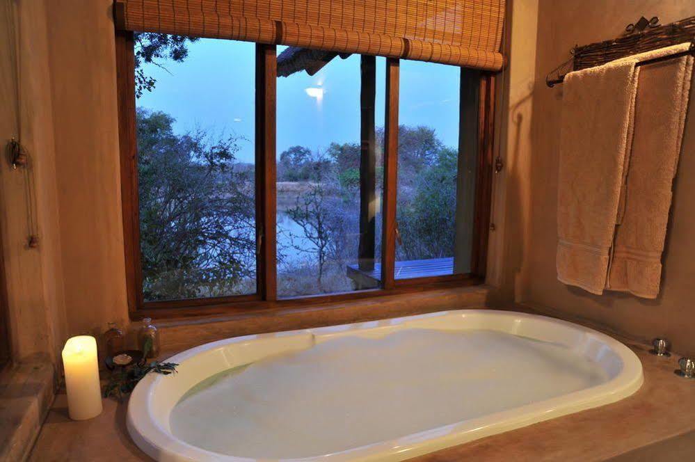 Waterbuck Game Lodge Thornybush Game Reserve Eksteriør billede